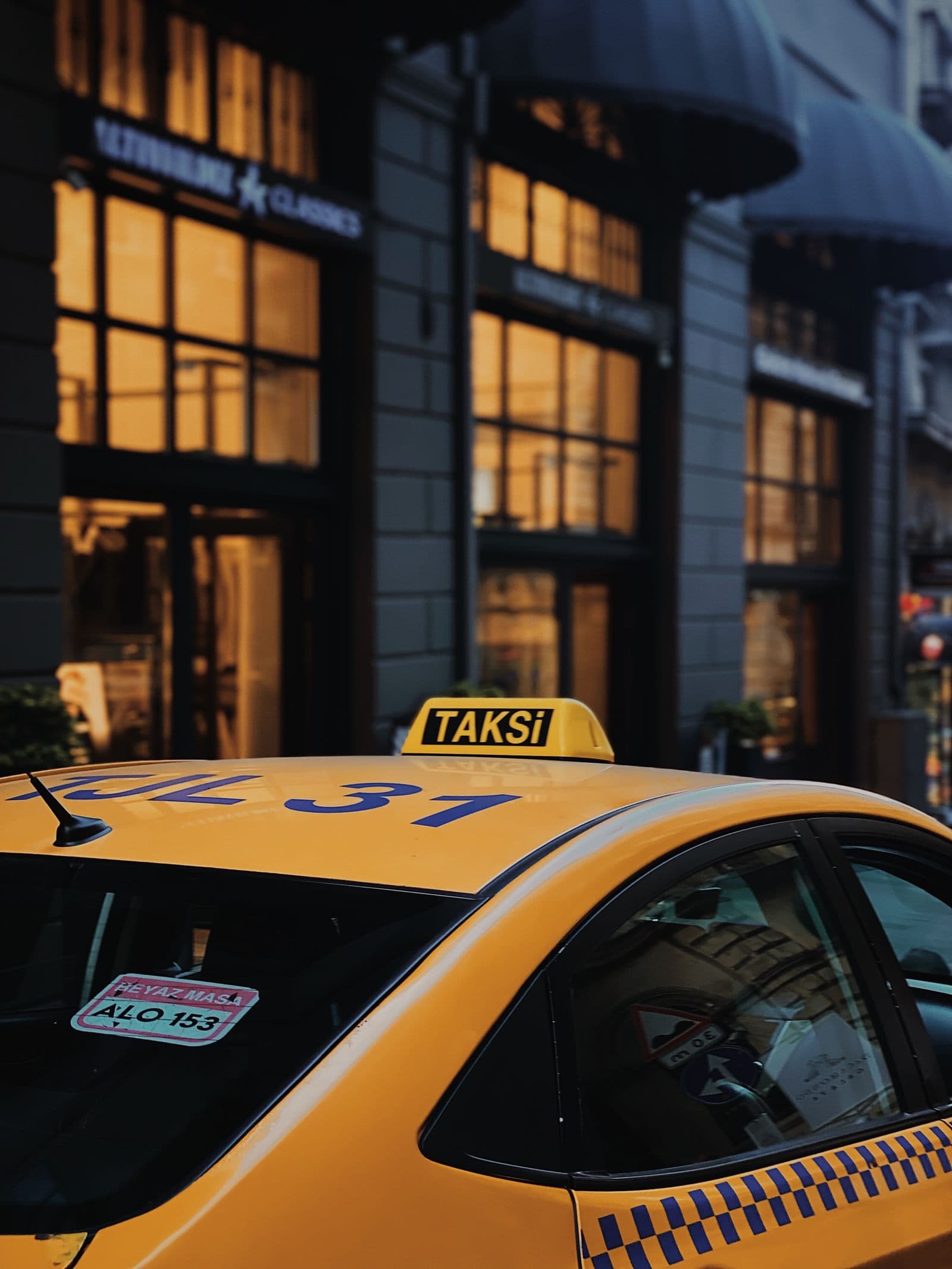 Istanbul Airport Taxi 2026: Real Fares & Scams to Avoid (IST & SAW)