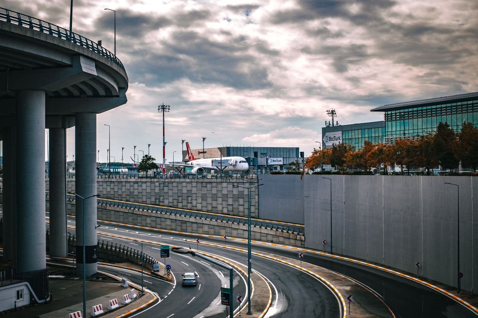 Istanbul Airport Transfers in 2026: Private, Shared & Meet-and-Greet (IST & SAW)